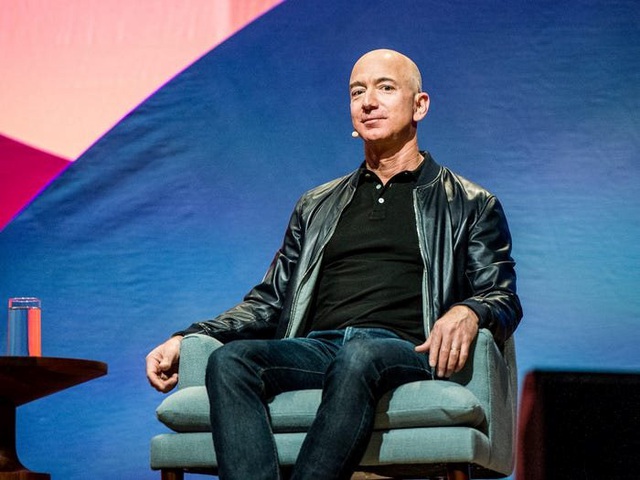 10 năm Jeff Bezos, ông trùm đế chế Amazon: Sự nghiệp, tình ái, đầu hói và vinh quang - Ảnh 16. 10 năm Jeff Bezos, ông trùm đế chế Amazon: Sự nghiệp, tình ái, đầu hói và vinh quang - Ảnh 16.