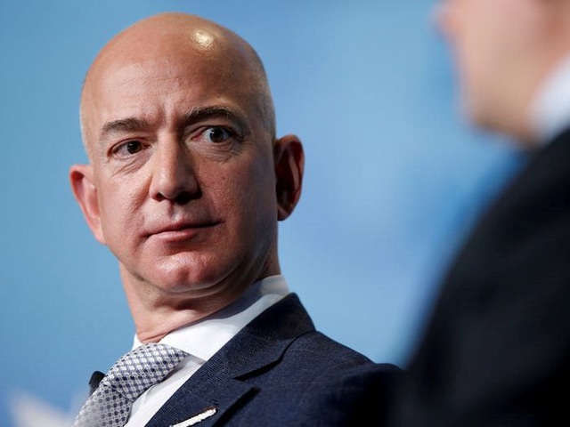 10 năm Jeff Bezos, ông trùm đế chế Amazon: Sự nghiệp, tình ái, đầu hói và vinh quang - Ảnh 22. 10 năm Jeff Bezos, ông trùm đế chế Amazon: Sự nghiệp, tình ái, đầu hói và vinh quang - Ảnh 22.