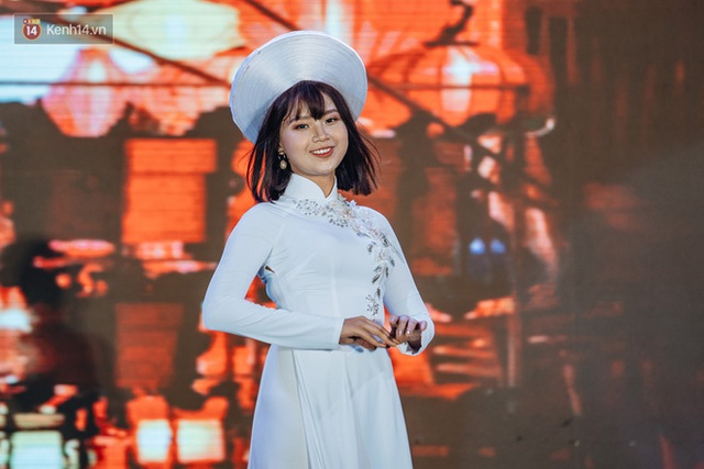 Nữ sinh ung thư 19 tuổi đạt danh hiệu Miss truyền cảm hứng của cuộc thi Duyên dáng Ngoại Thương: Em đã chiến thắng chính bản thân! - Ảnh 3. Nữ sinh ung thư 19 tuổi đạt danh hiệu Miss truyền cảm hứng của cuộc thi Duyên dáng Ngoại Thương: Em đã chiến thắng chính bản thân! - Ảnh 3.