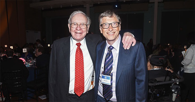 Tình tiết lừa đảo trong vụ gạ gẫm mua nhẫn 372 triệu USD của Warren Buffett với Bill Gates - Ảnh 1.