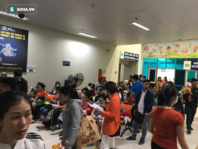 Trẻ nhỏ, người lớn ùn ùn nhập viện do không khí ô nhiễm nghiêm trọng - Ảnh 2. Trẻ nhỏ, người lớn ùn ùn nhập viện do không khí ô nhiễm nghiêm trọng - Ảnh 2.