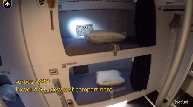 Hoá ra trên máy bay có phòng ngủ riêng cho phi công và tiếp viên: phải đi vào bằng lối bí mật, độ rộng - hẹp thì còn tuỳ - Ảnh 12.