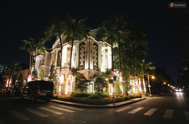 Những biệt thự triệu đô tại phố nhà giàu Sài Gòn trang hoàng Giáng sinh lộng lẫy như lâu đài, nhiều người choáng ngợp về độ hoành tráng - Ảnh 17.