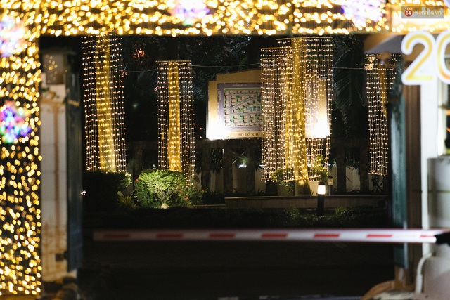 Những biệt thự triệu đô tại phố nhà giàu Sài Gòn trang hoàng Giáng sinh lộng lẫy như lâu đài, nhiều người choáng ngợp về độ hoành tráng - Ảnh 20.