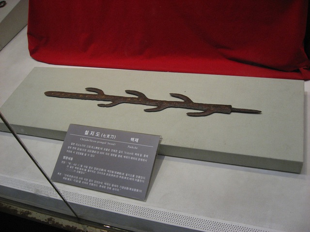 Giải mã bí ẩn ngàn năm về thanh kiếm 7 nhánh huyền thoại của Nhật Bản - Ảnh 3.