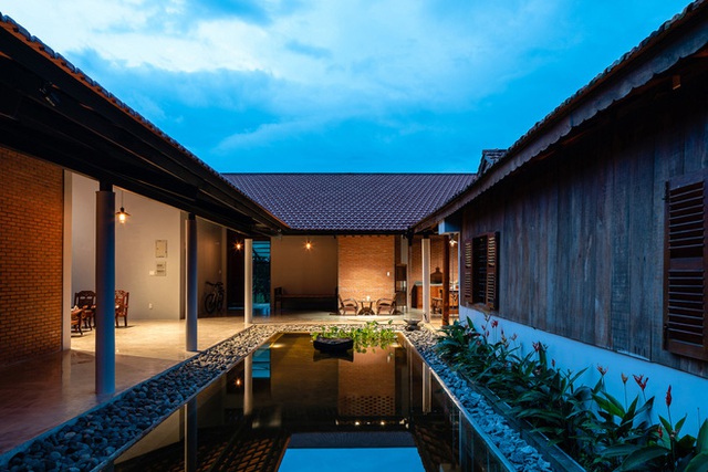  Mãn nhãn với ngôi nhà nội thất toàn bằng gỗ, như ốc đảo giữa nông thôn Việt Nam - Ảnh 10.