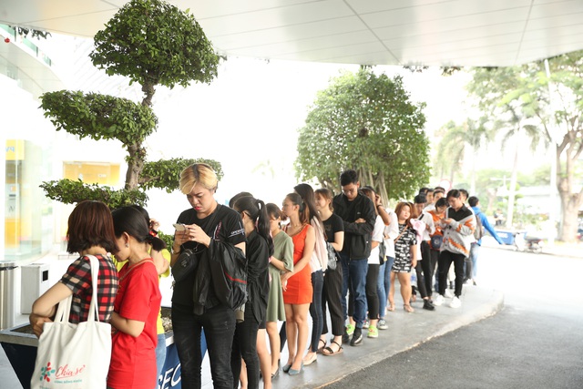 Hàng trăm người hâm mộ thời trang & nghệ thuật đã đến chiêm ngưỡng bảo tàng năm tháng Cục Im Lặng của NTK Nguyễn Công Trí - Ảnh 8.