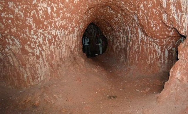 Đi tìm lời giải cho những đường hầm đá bí ẩn tại Nam Mỹ, đầy dấu vết móng vuốt của một loài thú khổng lồ - Ảnh 1.