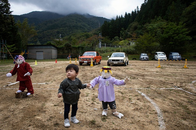 Ngôi làng vắng bóng trẻ thơ tại Nhật Bản: 18 năm không có một đứa trẻ nào ra đời, số búp bê nhiều gấp 10 lần số dân làng - Ảnh 11.