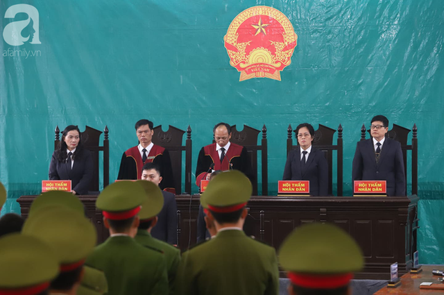 Tuyên án đối với Bùi Văn Công và đồng bọn vụ nữ sinh giao gà bị hiếp dâm, sát hại ở Điện Biên: Đề nghị tử hình 6 bị cáo - Ảnh 1. Tuyên án đối với Bùi Văn Công và đồng bọn vụ nữ sinh giao gà bị hiếp dâm, sát hại ở Điện Biên: Đề nghị tử hình 6 bị cáo - Ảnh 1.