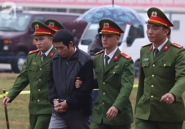 Tuyên án đối với Bùi Văn Công và đồng bọn vụ nữ sinh giao gà bị hiếp dâm, sát hại ở Điện Biên: Đề nghị tử hình 6 bị cáo - Ảnh 11. Tuyên án đối với Bùi Văn Công và đồng bọn vụ nữ sinh giao gà bị hiếp dâm, sát hại ở Điện Biên: Đề nghị tử hình 6 bị cáo - Ảnh 11.