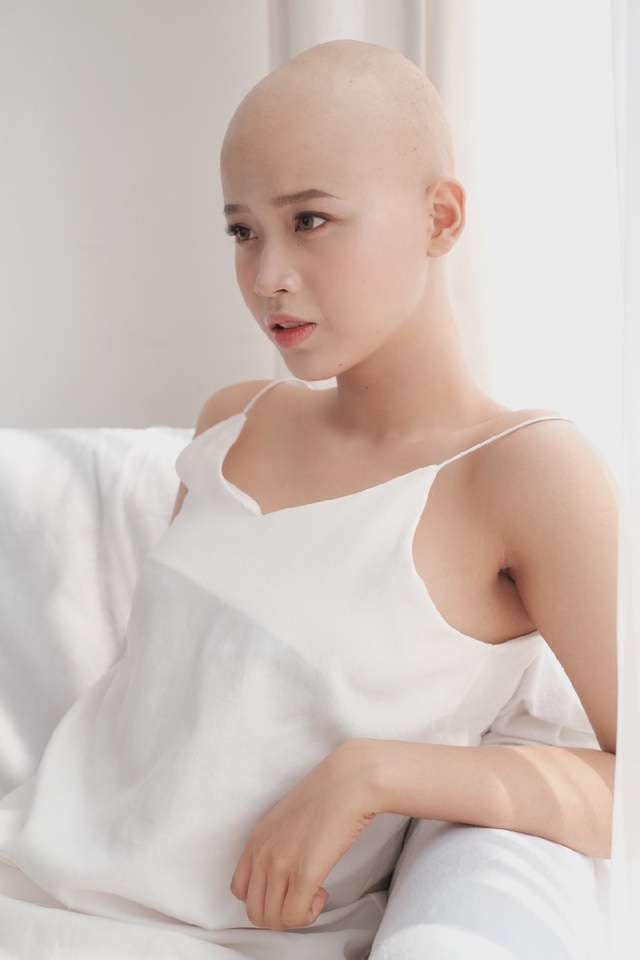 Nữ sinh Ngoại thương mắc ung thư vú lột xác đầy bất ngờ trong bộ ảnh Chung kết Duyên dáng Ngoại thương 2019 - Ảnh 2.