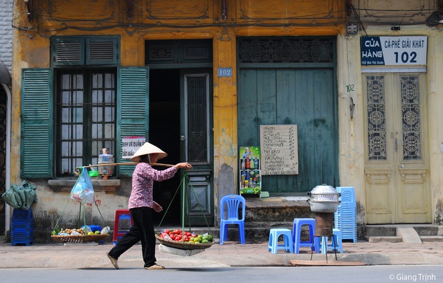 Chùm ảnh: Sự đổi thay ngỡ ngàng của những con phố cổ xưa trong lòng Hà Nội suốt 1 thập kỷ, nhìn lại ai cũng thấy mênh mang - Ảnh 2.