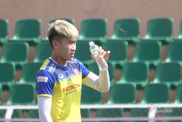  Thầy Park lại nổi nóng, cầu thủ U23 Việt Nam “xanh mặt” - Ảnh 2.