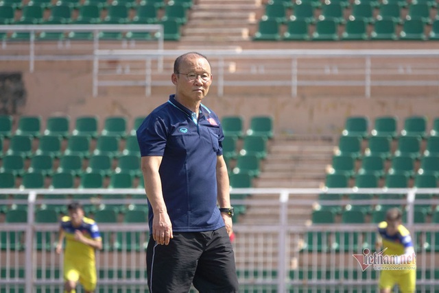  Thầy Park lại nổi nóng, cầu thủ U23 Việt Nam “xanh mặt” - Ảnh 12.