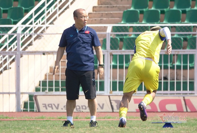  Thầy Park lại nổi nóng, cầu thủ U23 Việt Nam “xanh mặt” - Ảnh 6.