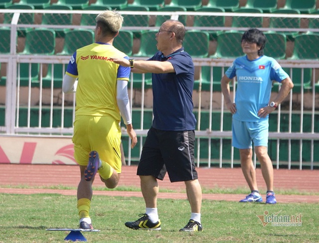  Thầy Park lại nổi nóng, cầu thủ U23 Việt Nam “xanh mặt” - Ảnh 7.