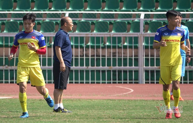  Thầy Park lại nổi nóng, cầu thủ U23 Việt Nam “xanh mặt” - Ảnh 9.