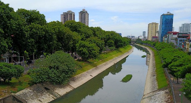 Lấy nước sông Hồng xử lý ô nhiễm Tô Lịch: Hàng trăm tỷ đồng sẽ mất trắng sau mấy ngày - Ảnh 1.