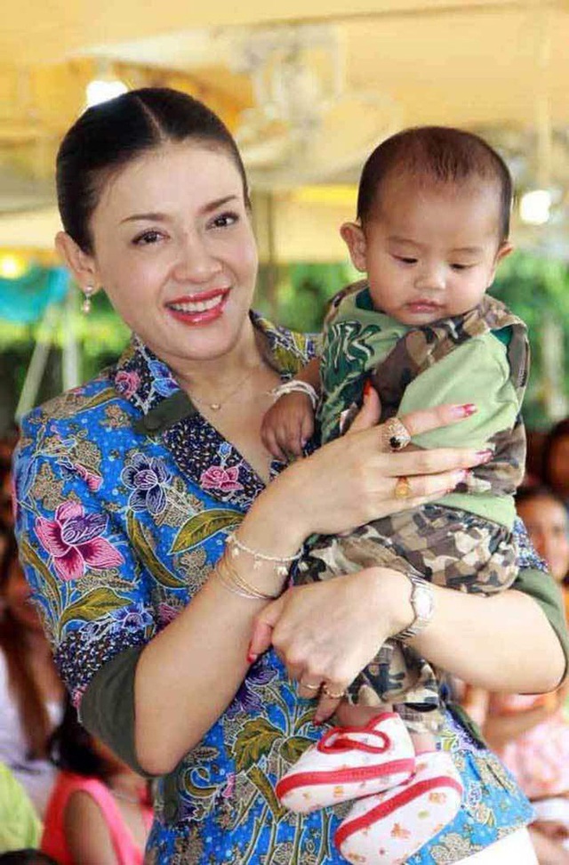 Hoàng tử Thái Lan: Là con trai duy nhất của vua nhưng chưa chắc đã được kế vị, phải rời xa vòng tay mẹ từ khi còn nhỏ - Ảnh 3.