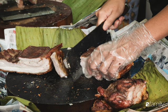 Bí mật thành công của hàng thịt quay lâu đời nhất Hà Nội, hơn 50 năm vẫn khiến khách xếp hàng dài như trẩy hội mỗi chiều - Ảnh 3.