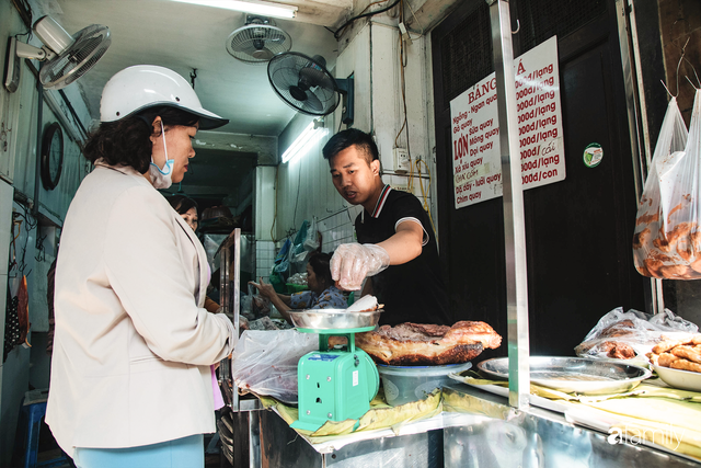 Bí mật thành công của hàng thịt quay lâu đời nhất Hà Nội, hơn 50 năm vẫn khiến khách xếp hàng dài như trẩy hội mỗi chiều - Ảnh 7.