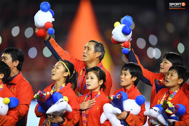 Tuyển nữ Việt Nam được thưởng hơn 10 tỷ đồng cùng nhiều hiện vật sau khi giành huy chương vàng SEA Games 30 - Ảnh 3.