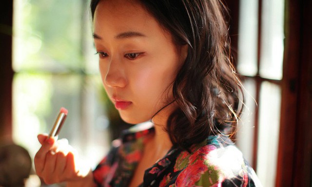 Phụ nữ Hàn Quốc thách thức chuẩn mực: Từ một đất nước ám ảnh nét đẹp hoàn hảo đến tự tin phô bày nhan sắc tự nhiên - Ảnh 3.
