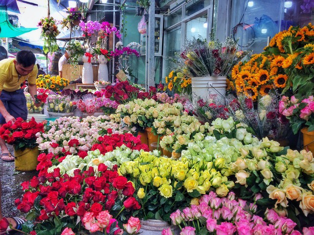 Valentine năm nay trùng ngày vía thần tài, cả vàng và hoa hồng đều tăng giá mạnh - Ảnh 3. Valentine năm nay trùng ngày vía thần tài, cả vàng và hoa hồng đều tăng giá mạnh - Ảnh 3.