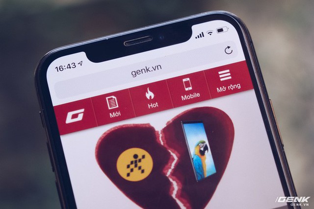 Tai thỏ và nốt ruồi: Đâu là thiết kế của smartphone tương lai? - Ảnh 1. Tai thỏ và nốt ruồi: Đâu là thiết kế của smartphone tương lai? - Ảnh 1.