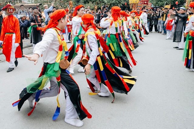 Độc đáo lễ hội trai giả gái nhảy điệu con đĩ đánh bồng ở Hà Nội - Ảnh 27.
