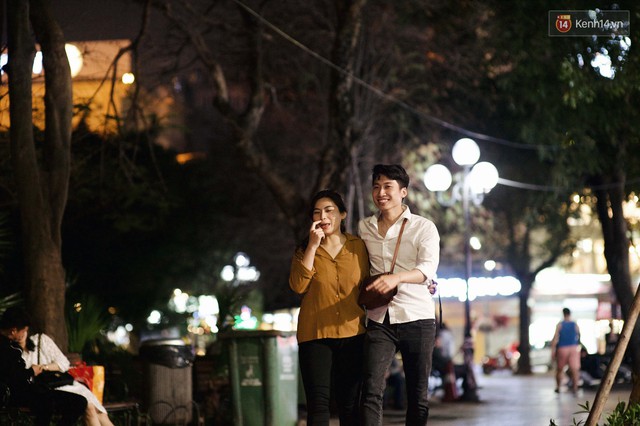 Hà Nội đêm Valentine: Cả thế giới bỗng chốc thu bé lại chỉ bằng cái nắm tay hay một nụ hôn ngọt ngào - Ảnh 10.