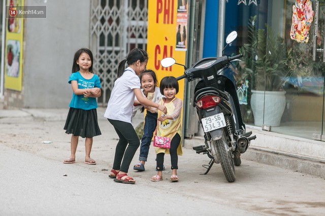 Hết Tết nhưng một ngôi làng ở ngoại thành Hà Nội vẫn tưng bừng tổ chức ăn Tết lại: Tháng Giêng là tháng ăn chơi! - Ảnh 4.