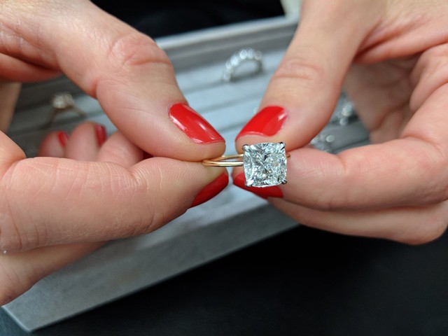Tham quan tiệm nhẫn kim cương nổi tiếng New York - Ảnh 16.