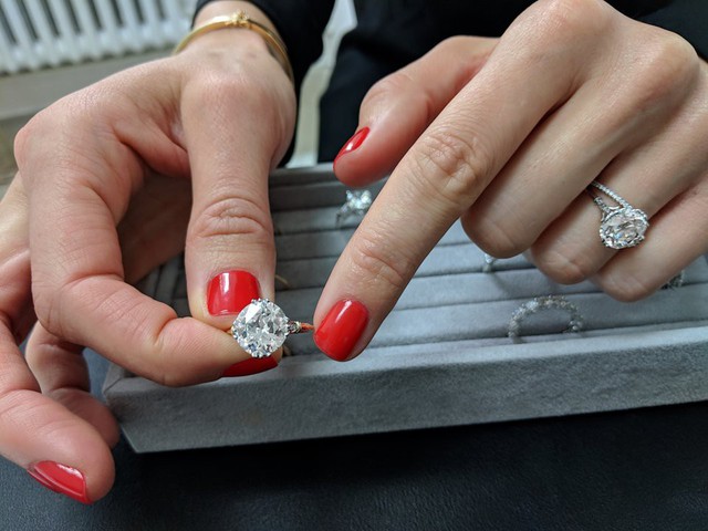 Tham quan tiệm nhẫn kim cương nổi tiếng New York - Ảnh 18.