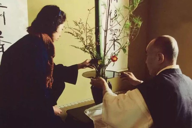 Sau 10 năm ẩn dật, người phụ nữ Nhật Bản trở thành kho báu quốc gia khi được mọi người mệnh danh là bậc thầy cắm hoa - Ảnh 3. Sau 10 năm ẩn dật, người phụ nữ Nhật Bản trở thành kho báu quốc gia khi được mọi người mệnh danh là bậc thầy cắm hoa - Ảnh 3.
