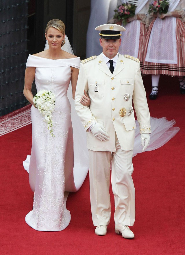 Ít ai biết Karl Lagerfeld đã làm trang phục cưới cho nàng dâu Hoàng gia, và đây chính là bộ đồ cưới đặc biệt nhất lịch sử xứ Monaco - Ảnh 6.