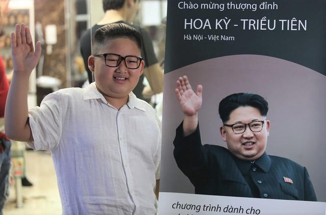  Nổi tiếng sau một đêm vì quá giống ông Kim Jong Un, cậu bé Việt lên báo ngoại, được mời chụp ảnh quảng cáo - Ảnh 1.