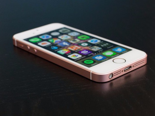 Chiến lược nói không với iPhone giá rẻ đang khiến Apple khốn đốn - Ảnh 1.