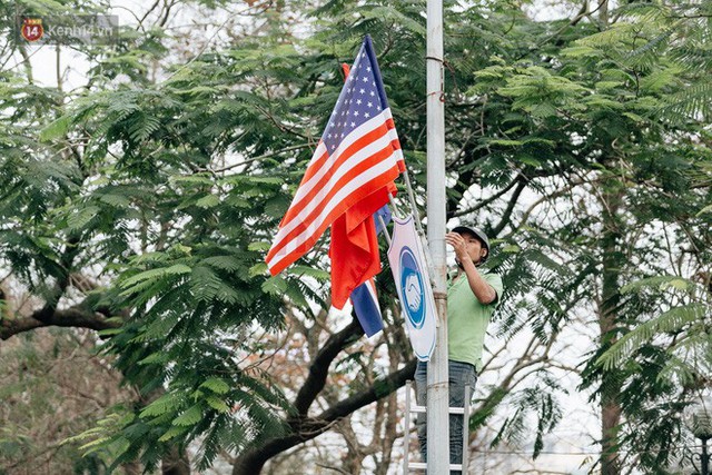 Ảnh, clip: Đường phố Hà Nội trang hoàng trước thềm hội nghị thượng đỉnh Mỹ - Triều - Ảnh 6.