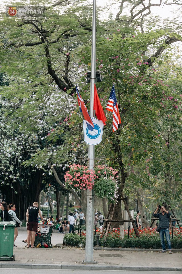 Ảnh, clip: Đường phố Hà Nội trang hoàng trước thềm hội nghị thượng đỉnh Mỹ - Triều - Ảnh 9.