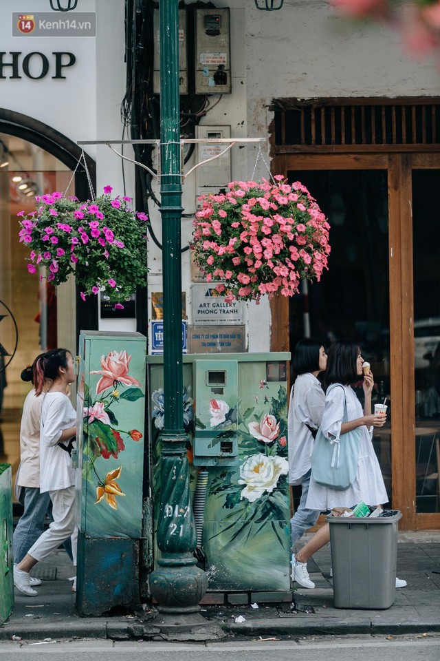 Chuyện buồn về những tủ điện sắc màu ở Hà Nội bị bôi bẩn: Chúng tôi mất 4 ngày tô vẽ, những người khác chỉ mất 3 giây để làm nó lem luốc - Ảnh 2.