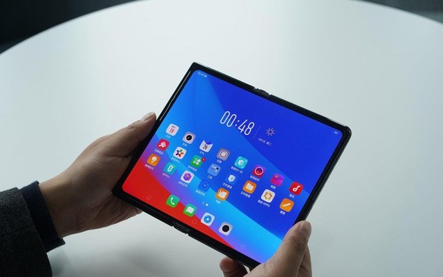 Đến lượt Oppo công bố smartphone màn hình gập của mình, thiết kế trông giống hệt Huawei Mate X - Ảnh 2.
