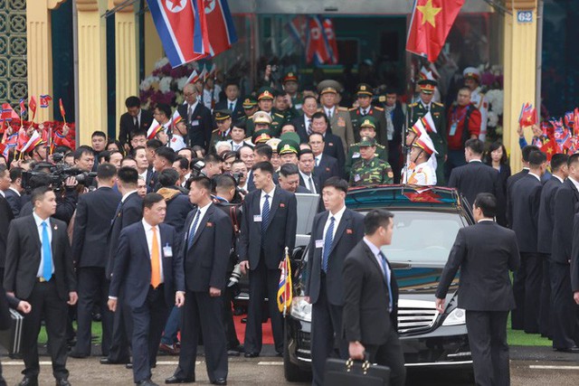 Đoàn xe chủ tịch Triều Tiên Kim Jong Un về đến khách sạn Melia, Hà Nội - Ảnh 44.