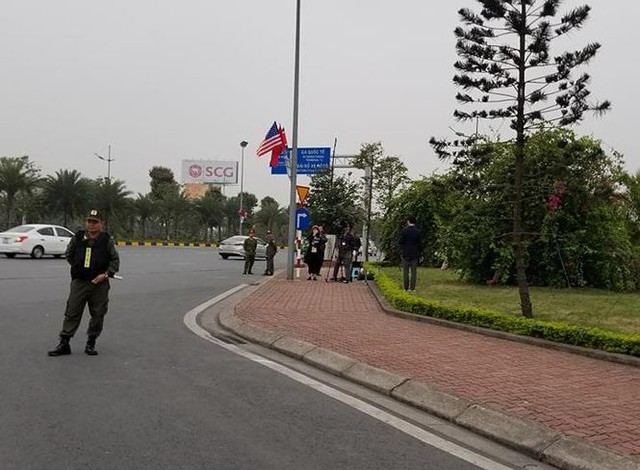 Siết an ninh quanh khu VIP sân bay Nội Bài trước giờ đón ông Trump - Ảnh 2.