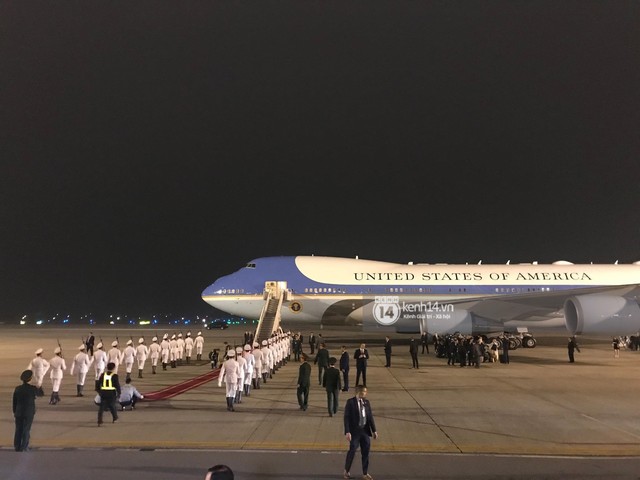 Tổng thống Mỹ Donald Trump xuống chuyên cơ, đang trên siêu xe quái thú vào trung tâm Hà Nội - Ảnh 6.