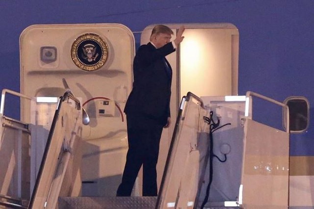 Đoàn xe Tổng thống Mỹ Trump về khách sạn JW Marriott - Ảnh 11. Đoàn xe Tổng thống Mỹ Trump về khách sạn JW Marriott - Ảnh 11.
