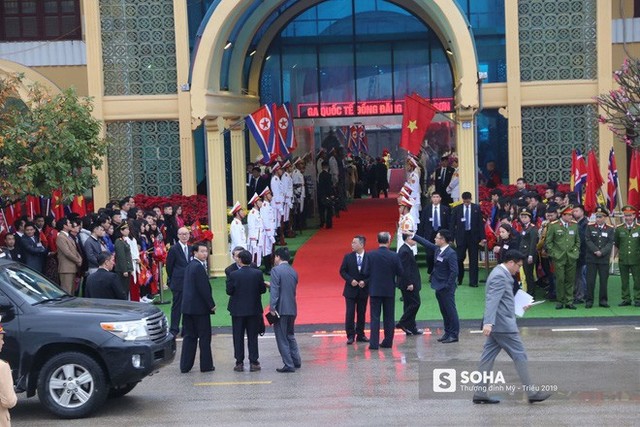 Đoàn xe chủ tịch Triều Tiên Kim Jong Un về đến khách sạn Melia, Hà Nội - Ảnh 60.