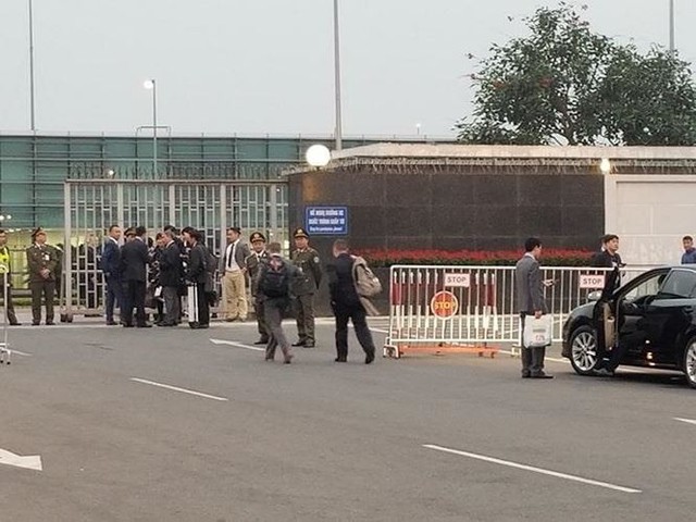 Siết an ninh quanh khu VIP sân bay Nội Bài trước giờ đón ông Trump - Ảnh 14.