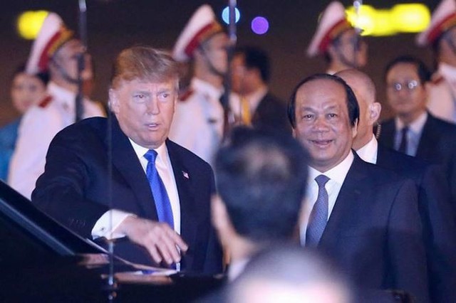 Đoàn xe Tổng thống Mỹ Trump về khách sạn JW Marriott - Ảnh 14. Đoàn xe Tổng thống Mỹ Trump về khách sạn JW Marriott - Ảnh 14.